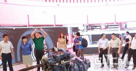 中德經(jīng)濟(jì)顧問(wèn)委員會(huì)成員到濰柴參觀交流，共探經(jīng)濟(jì)信息咨詢合作新機(jī)遇